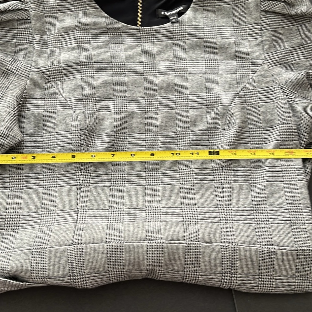 EXPRESS DRESS! - Picture 7 of 11